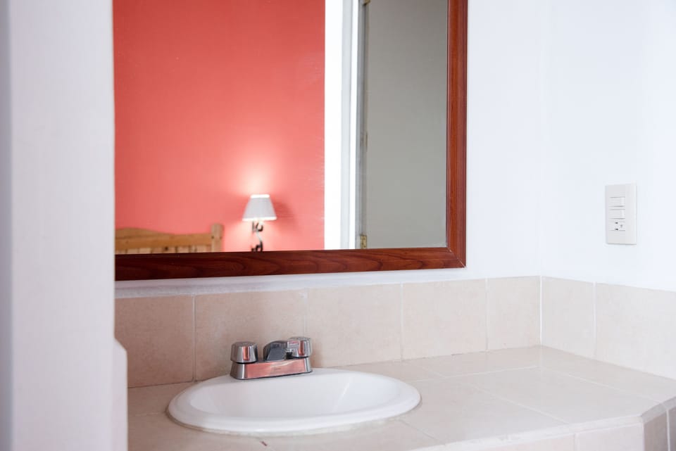 Family Room | Bathroom | Shower, free toiletries, towels