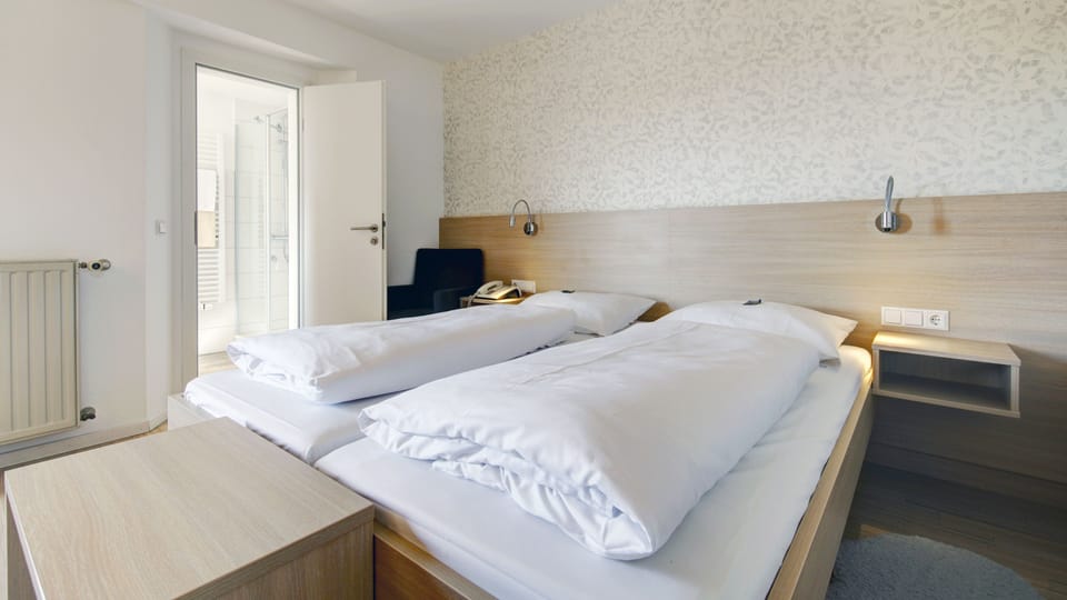 Hypo-allergenic bedding available, WiFi (free), bed sheets