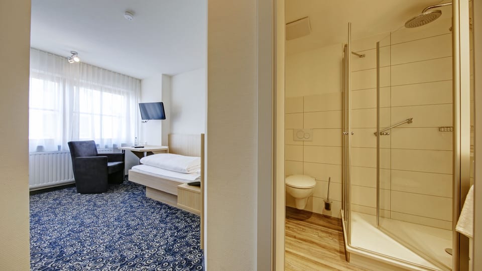 Single Room | Hypo-allergenic bedding available, WiFi (free), bed sheets
