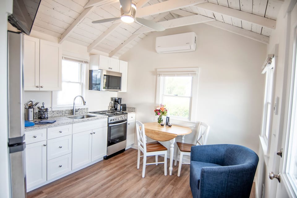 Cottage 10 - 1 Queen Bed, Courtyard View | Private kitchen | Fridge, oven, stovetop, dishwasher