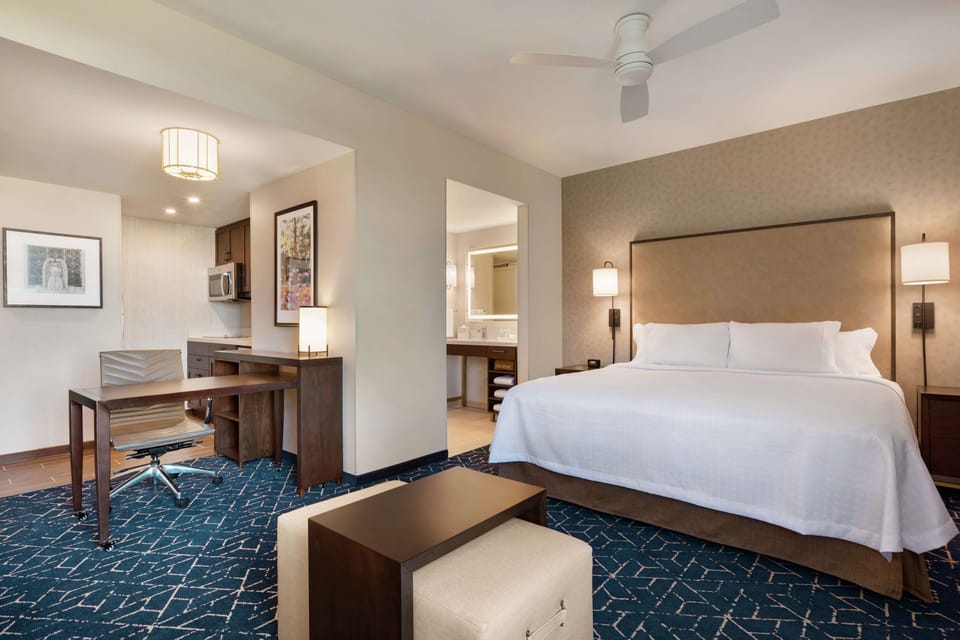 Premium bedding, in-room safe, desk, blackout drapes