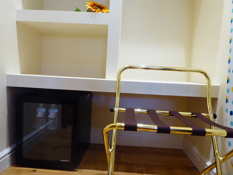 Egyptian cotton sheets, premium bedding, soundproofing, free WiFi