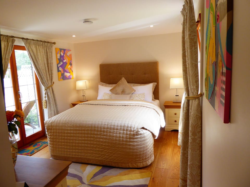 Egyptian cotton sheets, premium bedding, soundproofing, free WiFi