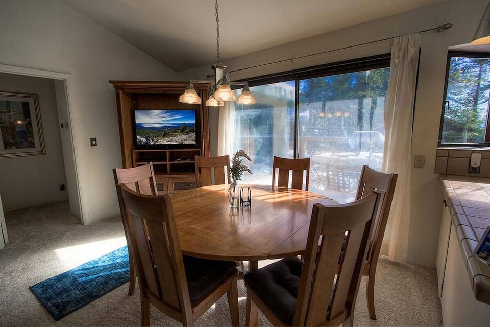 1st Level- Dining Area