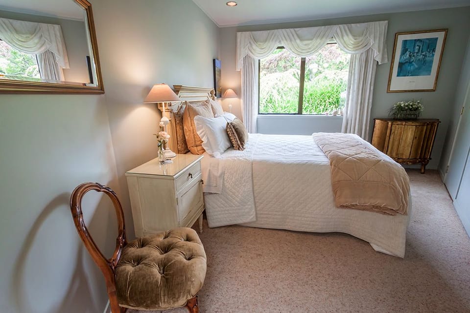 White Doves | Egyptian cotton sheets, in-room safe, individually decorated