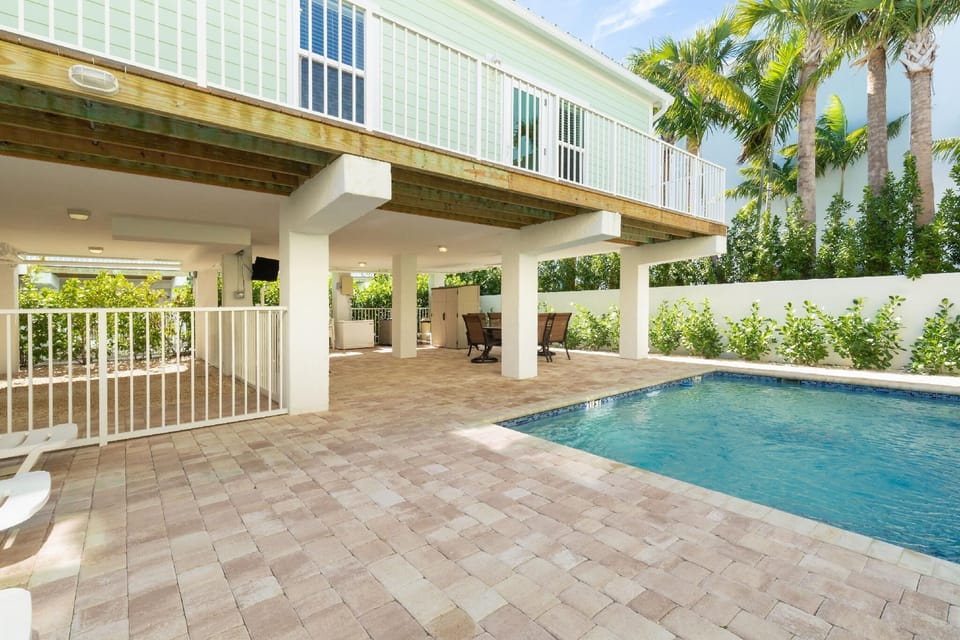 The Patio-Your own private heated pool with your home.
