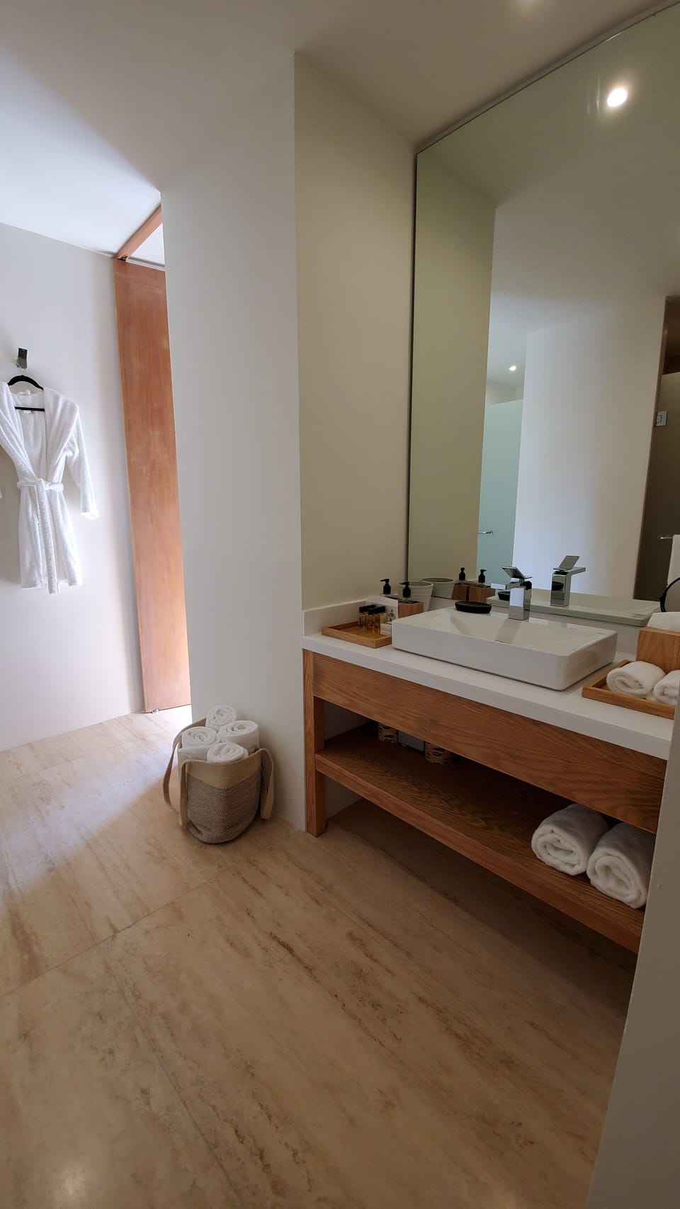 Standard Room (No View & No Balcony) | Bathroom | Shower, rainfall showerhead, free toiletries, hair dryer