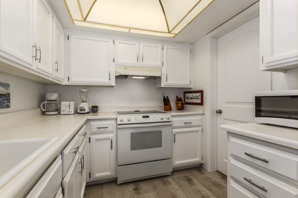 awesome kitchen with super bright lights 