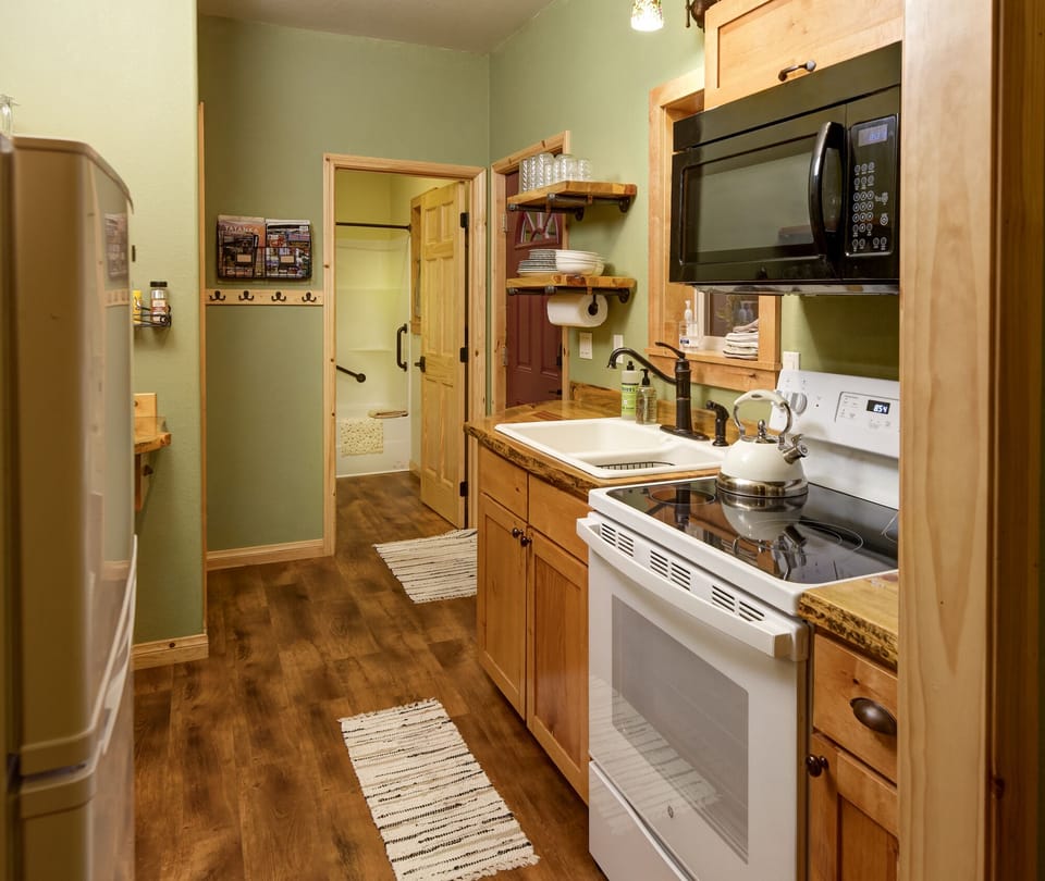 7101A20Kitchen20range20and20sink