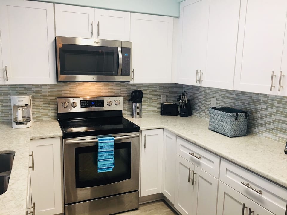 Fully equipped kitchen.