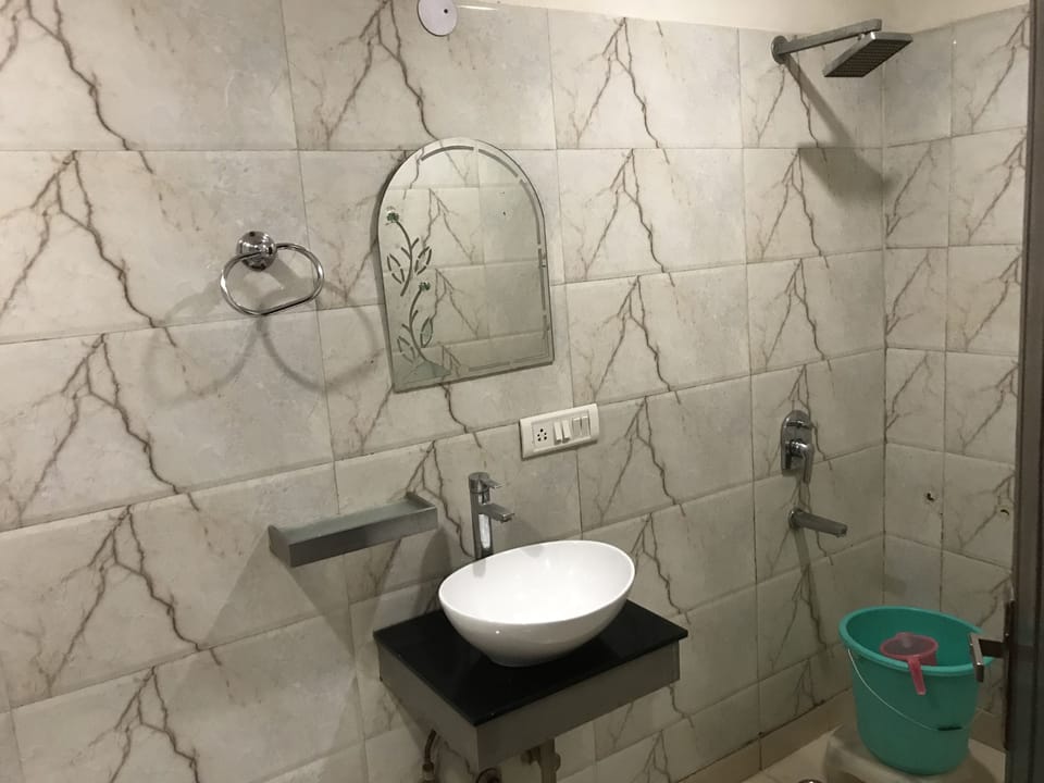 Triple Room | Bathroom sink
