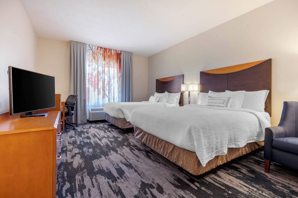 Premium bedding, in-room safe, desk, laptop workspace