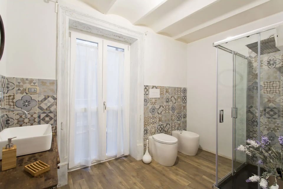 Design Double Room, 1 Double Bed, Private Bathroom | Bathroom | Shower, rainfall showerhead, free toiletries, hair dryer
