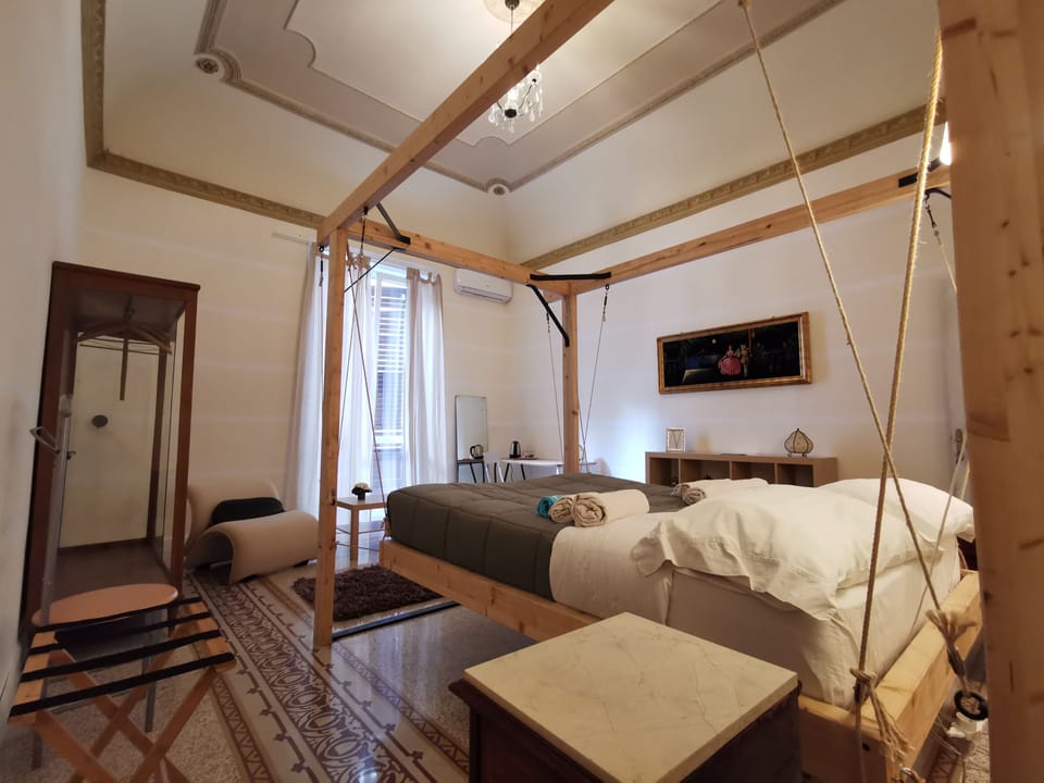 Design Double Room, 1 Double Bed, Private Bathroom | Individually decorated, individually furnished, desk, free WiFi