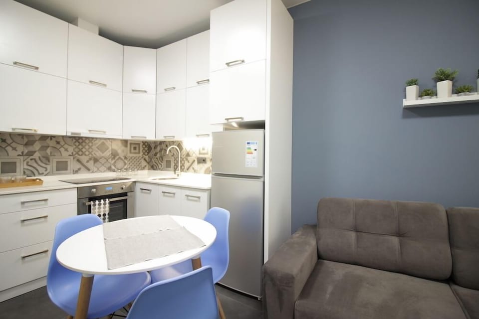 Apartment, 1 Bedroom | Private kitchen | Fridge, oven, stovetop, electric kettle