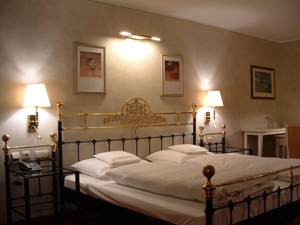 Double Room | Hypo-allergenic bedding, minibar, in-room safe, desk