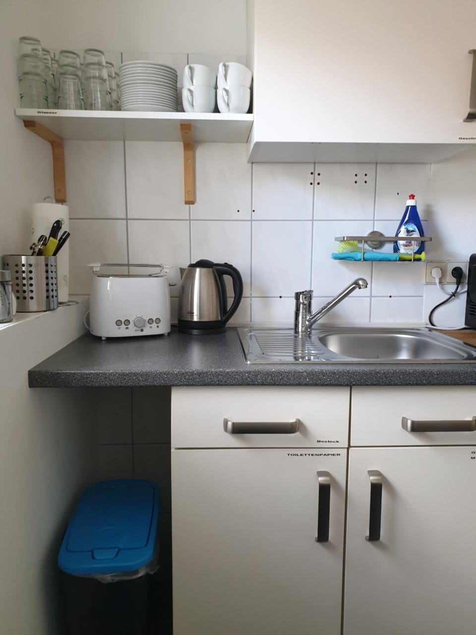 Cookware/dishes/utensils