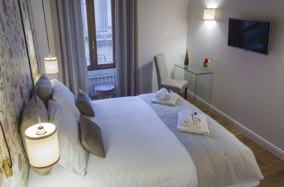 Minibar, in-room safe, desk, iron/ironing board
