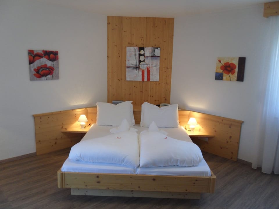 Junior Suite | Premium bedding, in-room safe, desk, WiFi (free)