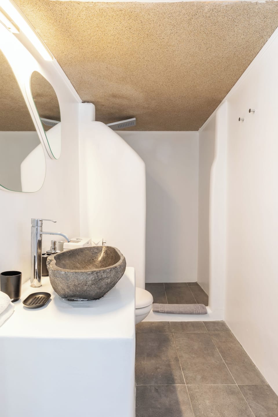 Standard Studio | Bathroom | Free toiletries, hair dryer, slippers, towels