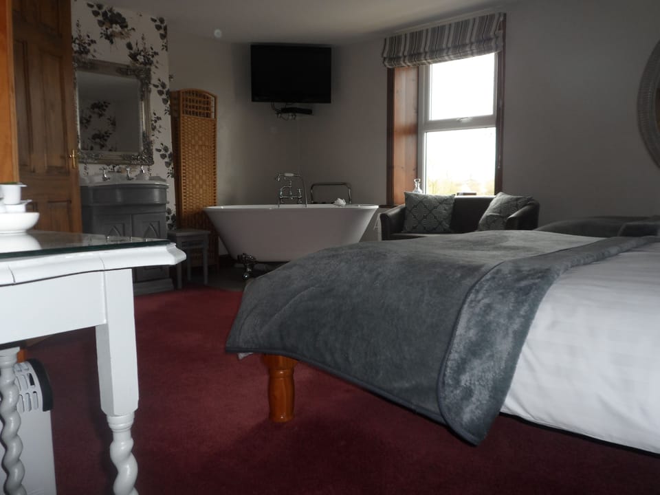 Family Double or Twin Room | Individually furnished, desk, free WiFi, bed sheets