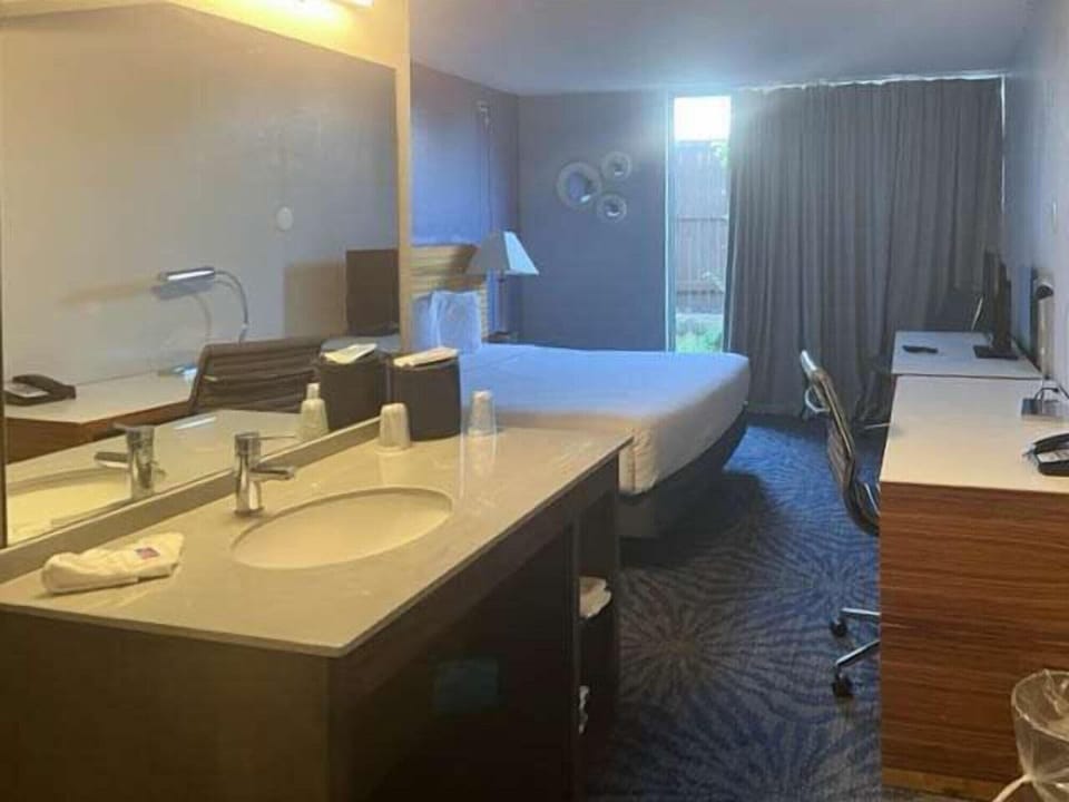 In-room safe, iron/ironing board, free WiFi, bed sheets