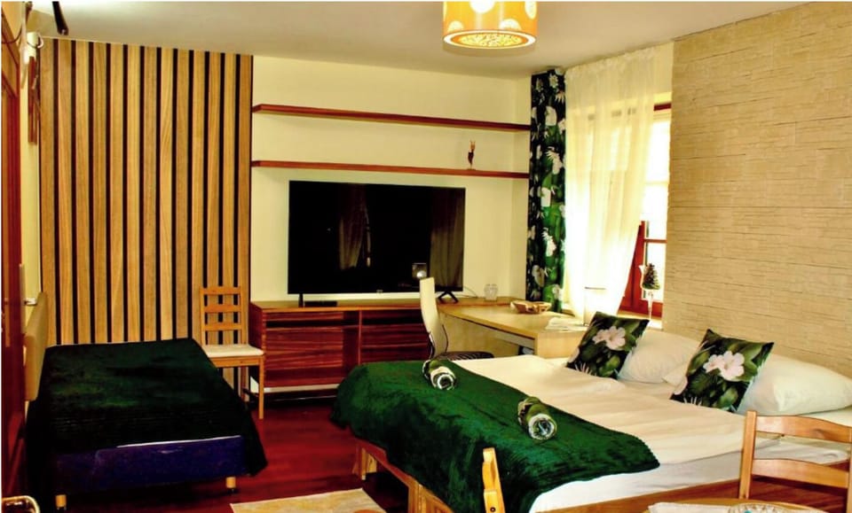 Standard Apartment | Iron/ironing board, free WiFi, bed sheets