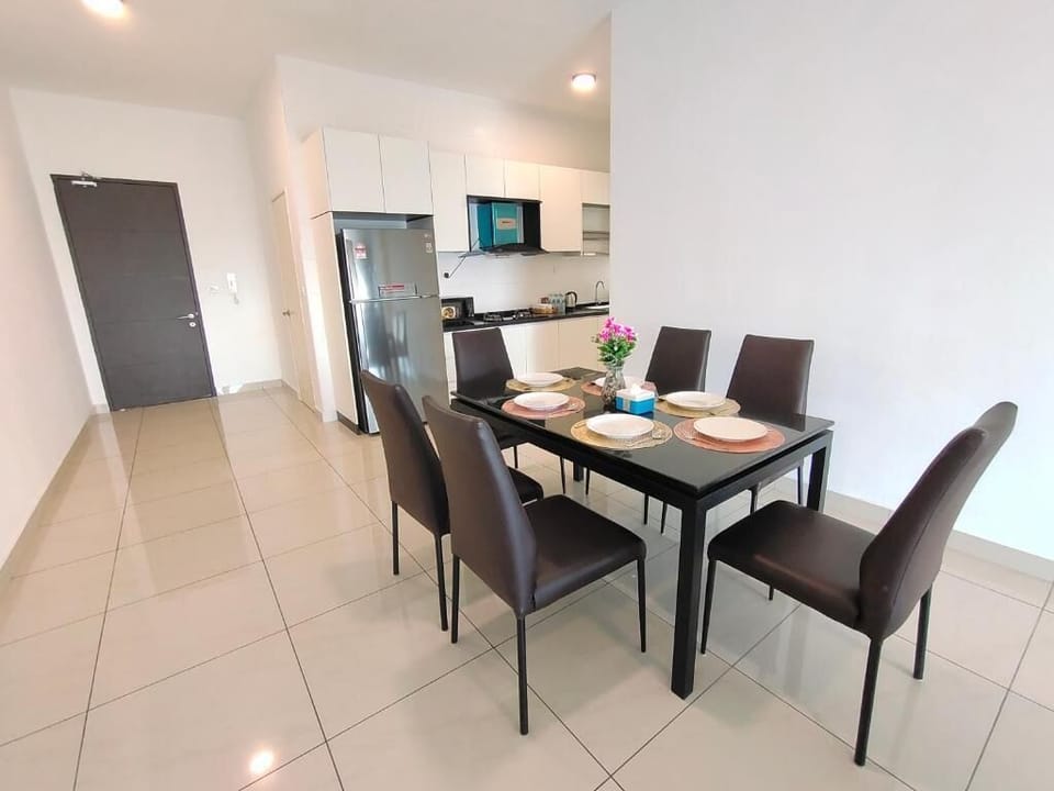 Apartment, 3 Bedrooms | In-room dining