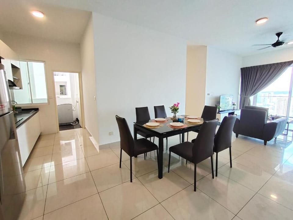 Apartment, 3 Bedrooms | Private kitchenette | Full-size fridge, stovetop, electric kettle, cookware/dishes/utensils