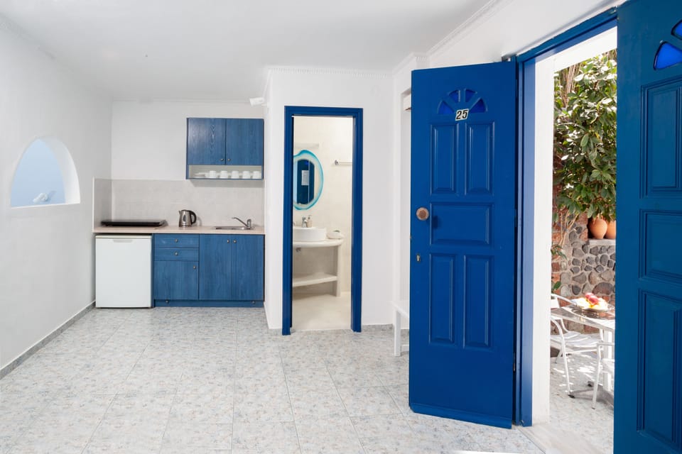 Studio, Ensuite (FAMILY OF 5 LOWER LEVEL ) | Premium bedding, in-room safe, free WiFi, bed sheets