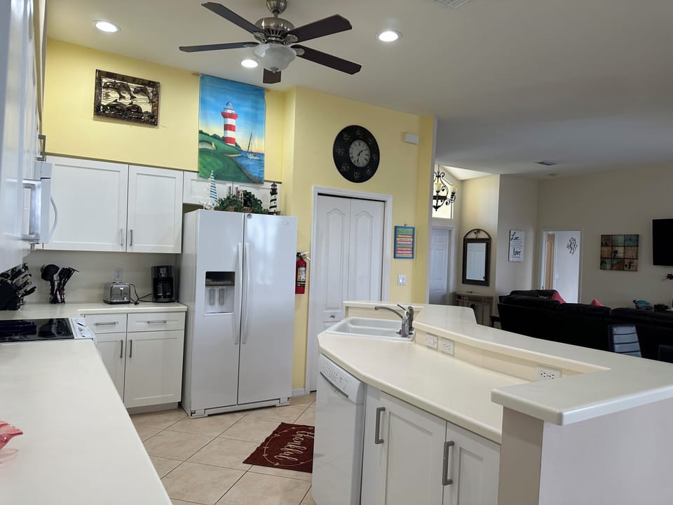 Kitchen with all basic cooking need to enjoy meal with family and friends. 