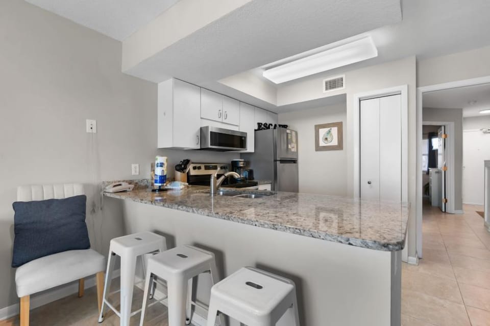 Seacrest 402 Kitchen Counter Seats 3