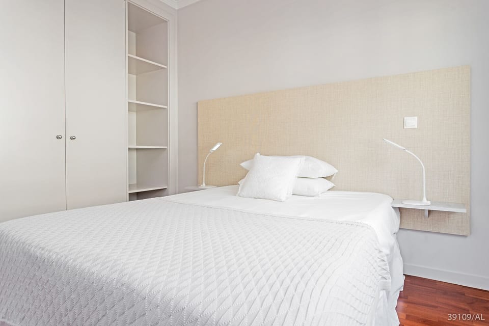 Bedroom with king size bed