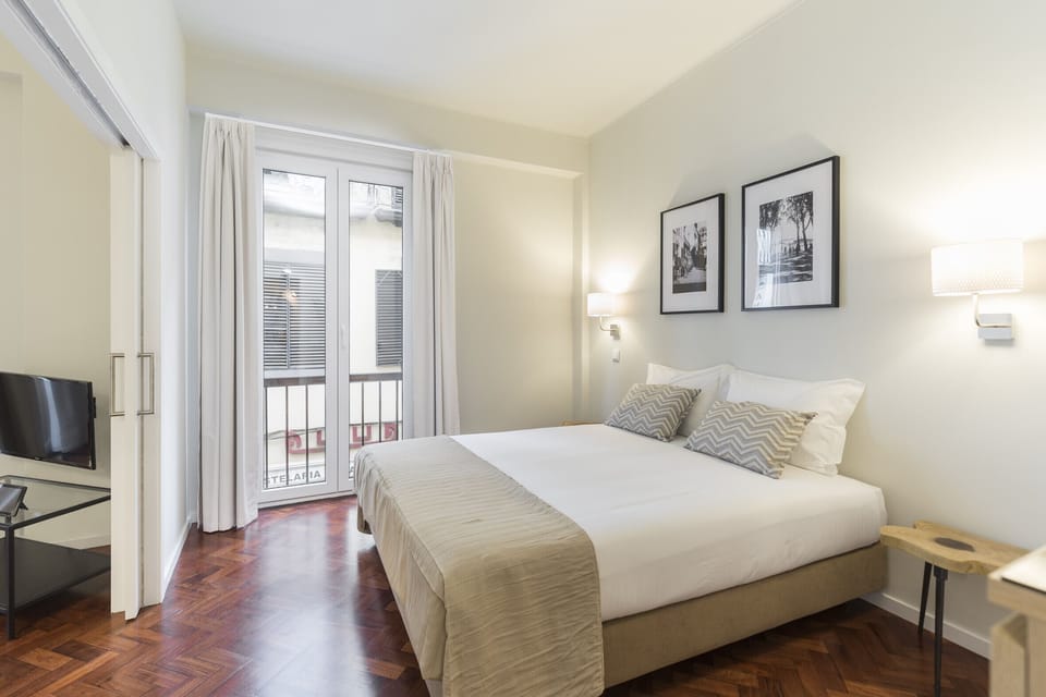 Bedroom with a double bed 