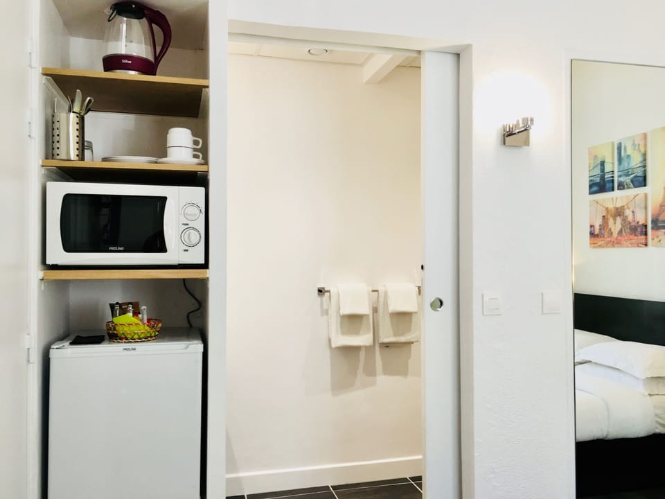 Basic Double Room, 1 Double Bed | Microwave