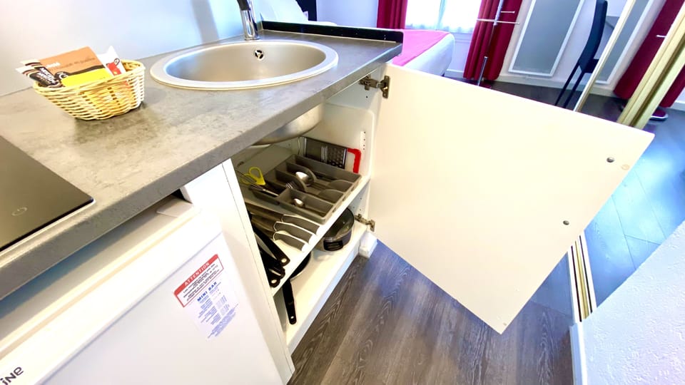 Standard Studio | Private kitchen | Microwave, electric kettle