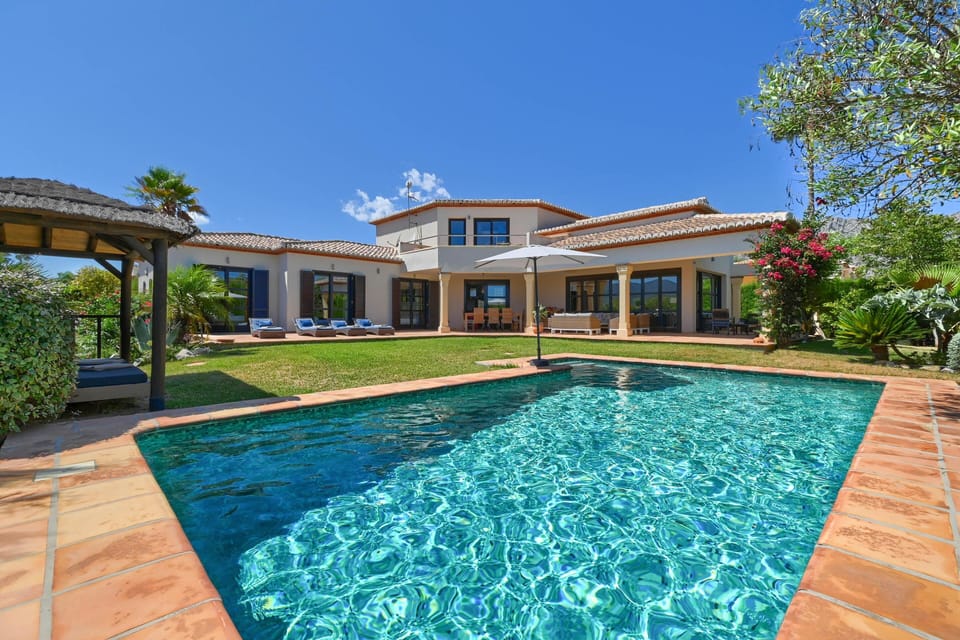 Garden and swimming pool