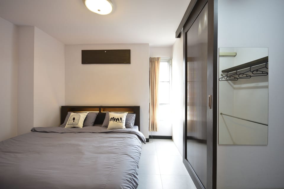 Premier  | Desk, free WiFi, bed sheets