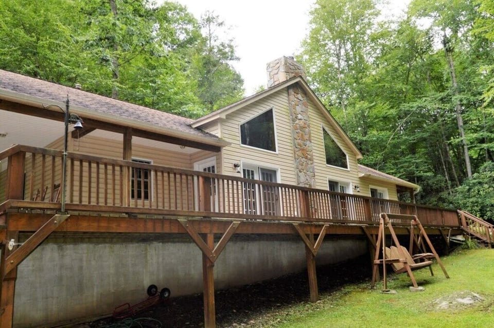 Bear Paw Falls, Deck and Entrance.JPG