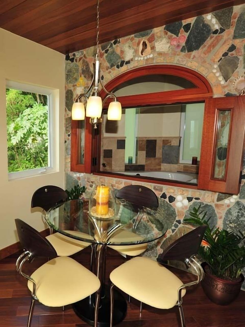 One Bedroom Spa Dining for Two 