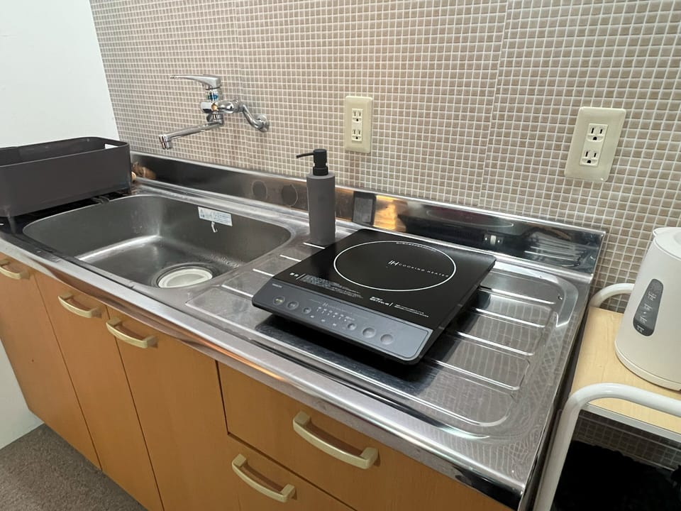 Basic House | Private kitchen | Fridge, microwave, electric kettle, freezer