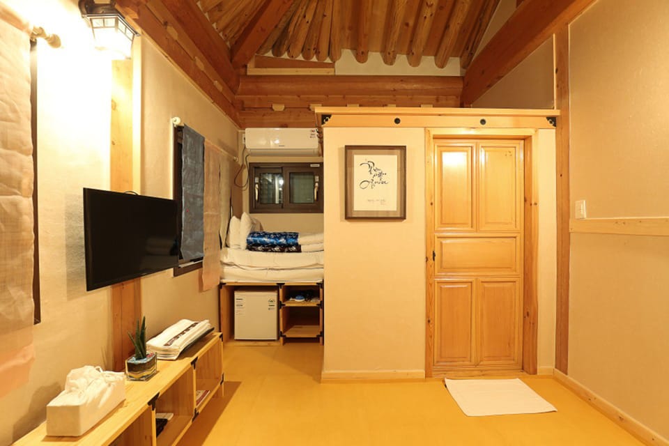 Daedong | Blackout drapes, free WiFi