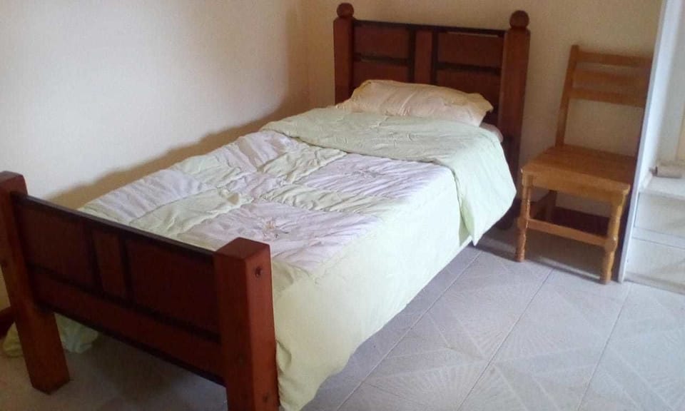 Standard Twin Room | Desk, bed sheets