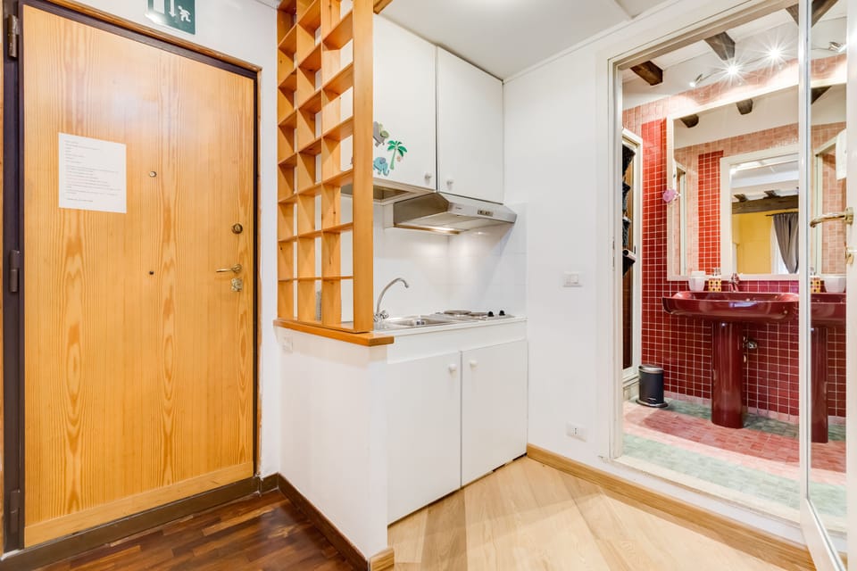 Room, 1 Double Bed, Non Smoking, Air conditioning | Private kitchenette | Fridge, microwave, stovetop, coffee/tea maker