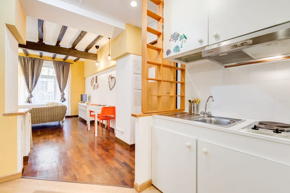 Room, 1 Double Bed, Non Smoking, Air conditioning | Private kitchenette | Fridge, microwave, stovetop, coffee/tea maker