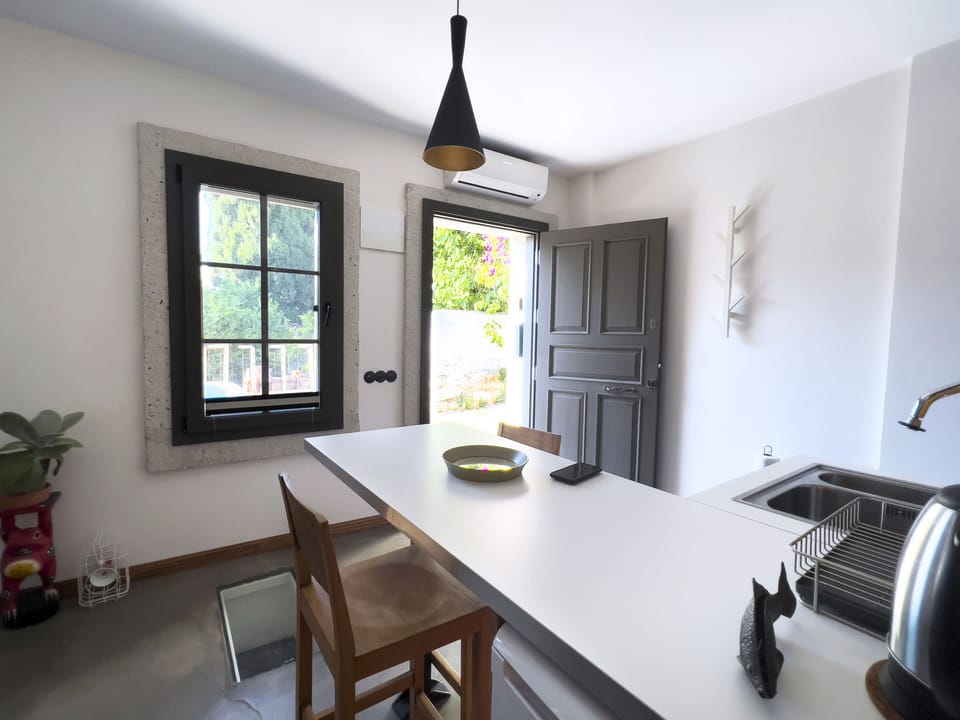 Deluxe Spa Suite 1 | 1 bedroom, memory foam beds, minibar, individually decorated