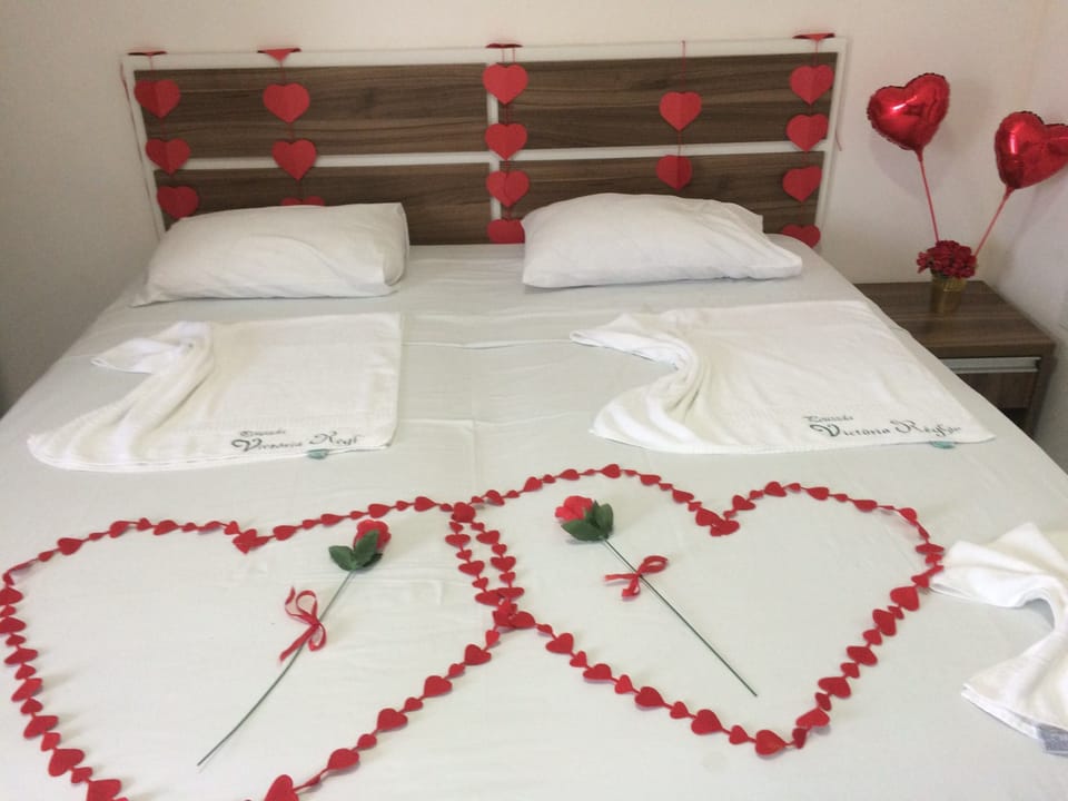 Double or Twin Room, 1 Double Bed, Non Smoking | In-room safe, iron/ironing board, free WiFi, bed sheets