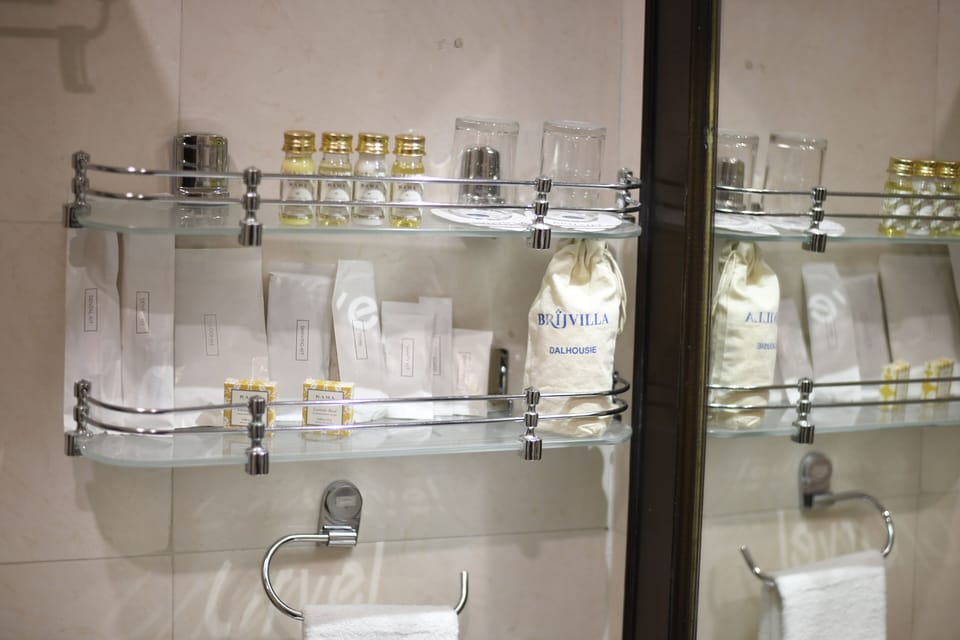 Imperial Room | Bathroom amenities | Shower, slippers, bidet, towels