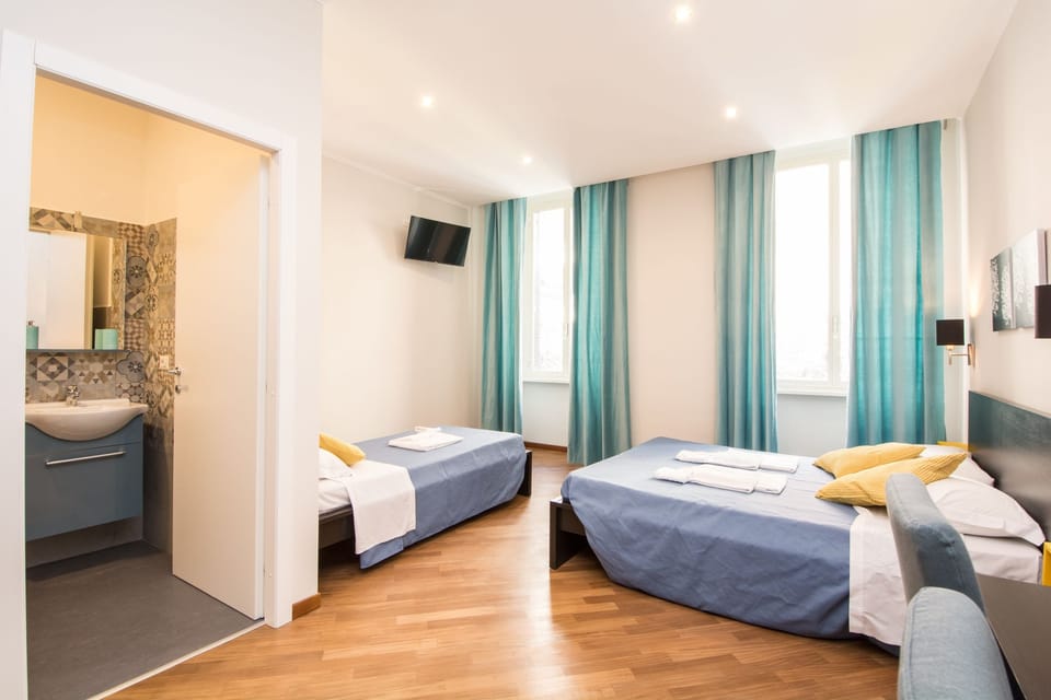 Comfort Triple Room, Ensuite | Iron/ironing board, free WiFi