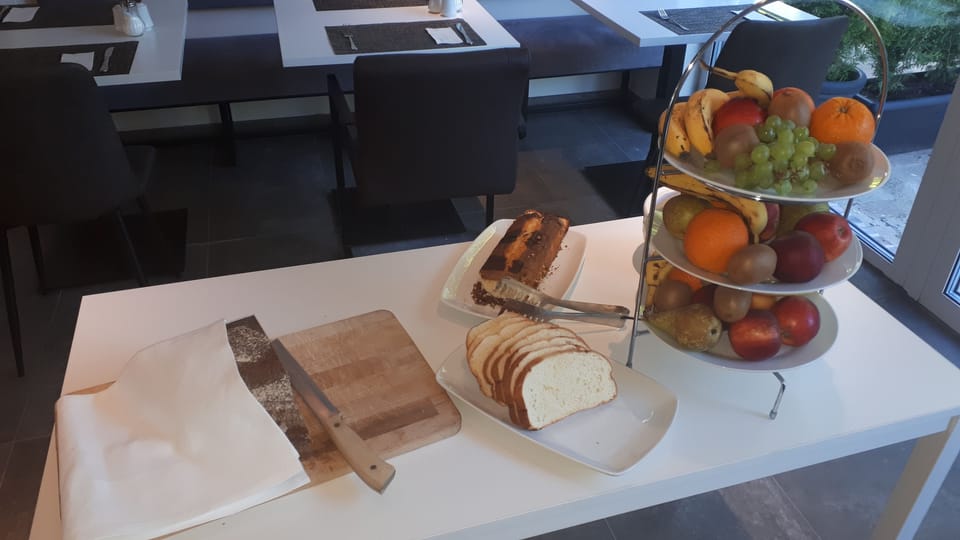 Daily buffet breakfast for a fee